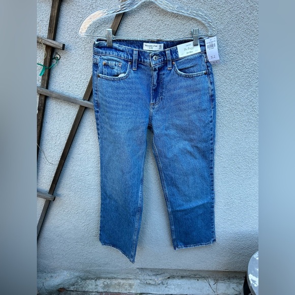 Abercrombie & Fitch Low Rise Baggy Jean in Medium Wash Size 24 Short NWT! - Picture 5 of 10